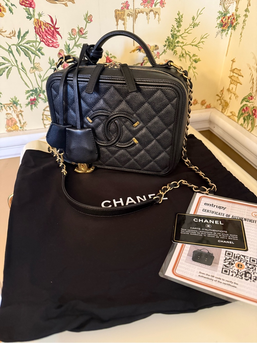CHANEL CC Filigree Vanity Case – Black Quilted Caviar Leather